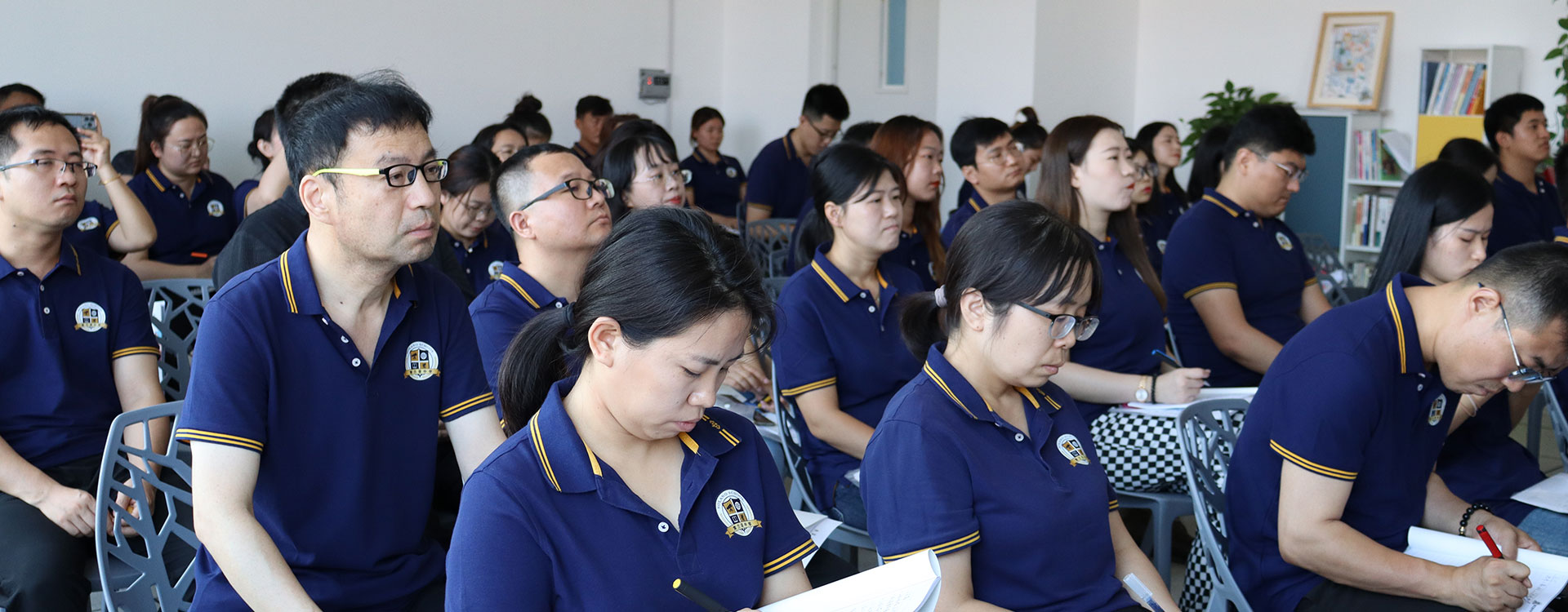 都爱肏东北女人屄影院